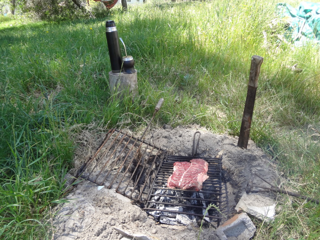 Asado grillen und Mate trinken in Uruguay